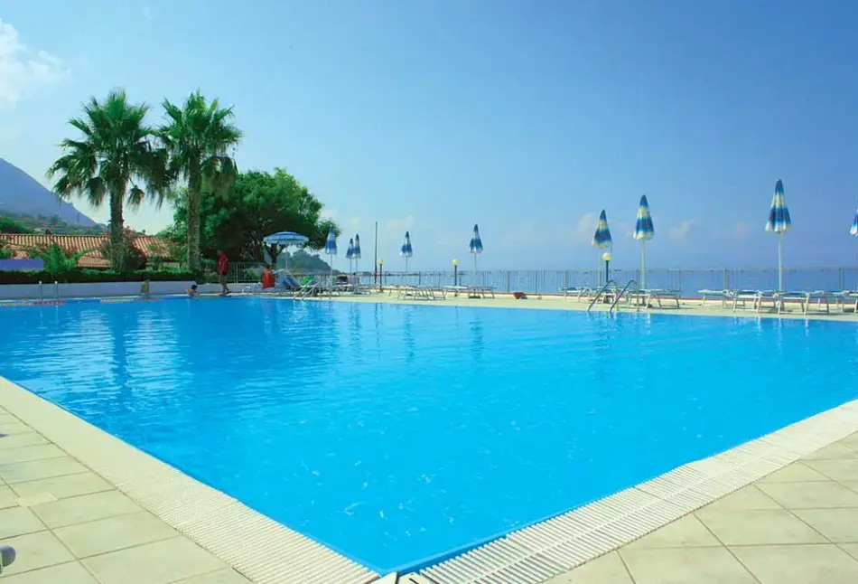 Basen w hotelu Baia d'Ercole