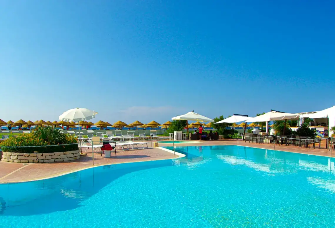 Basen w hotelu Baia dei Mulini