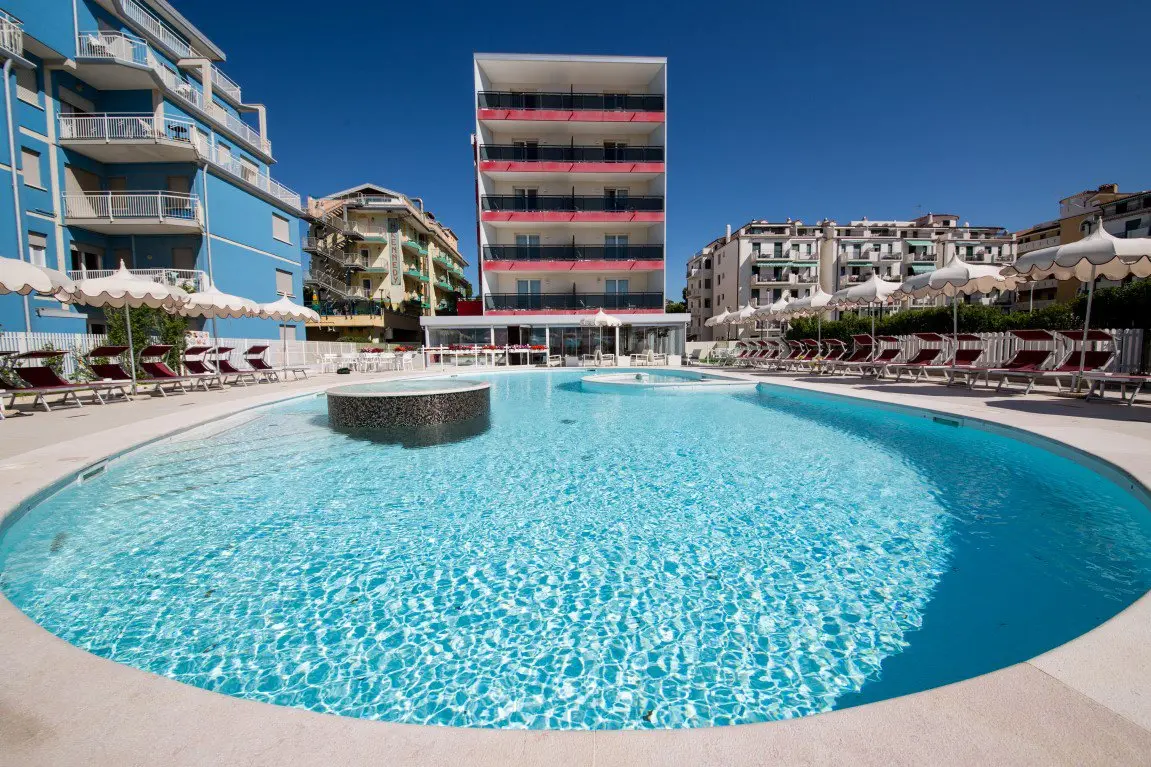 Basen w hotelu Baia Del Mar