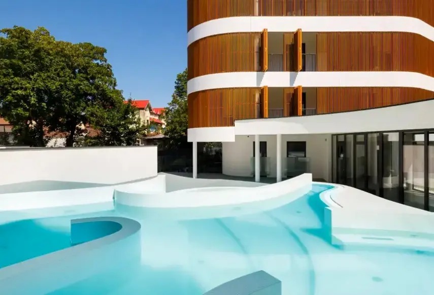 Basen w hotelu Baltic Waves Resort by PI Apartments