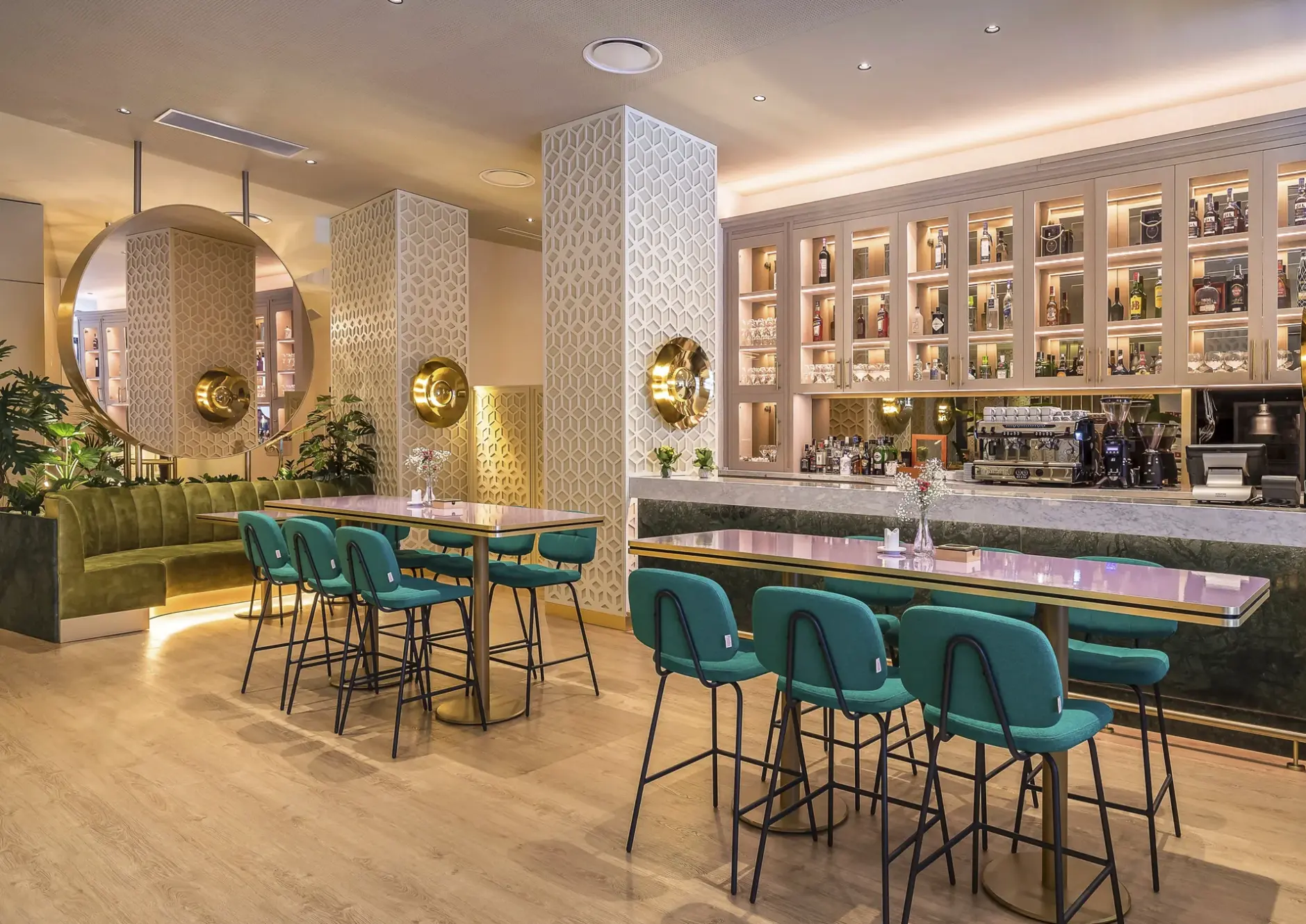Restauracja i jedzenie w hotelu Barcelo Carmen (Granada)
