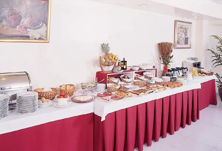 Restauracja i jedzenie w hotelu Bcn Urbaness del Comte
