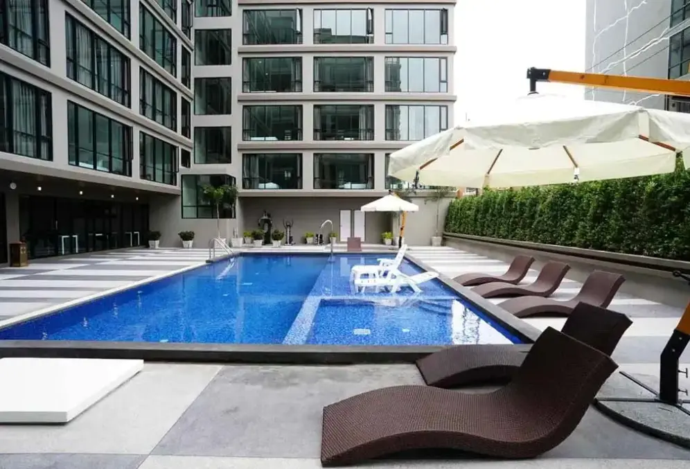 Basen w hotelu Beston Pattaya