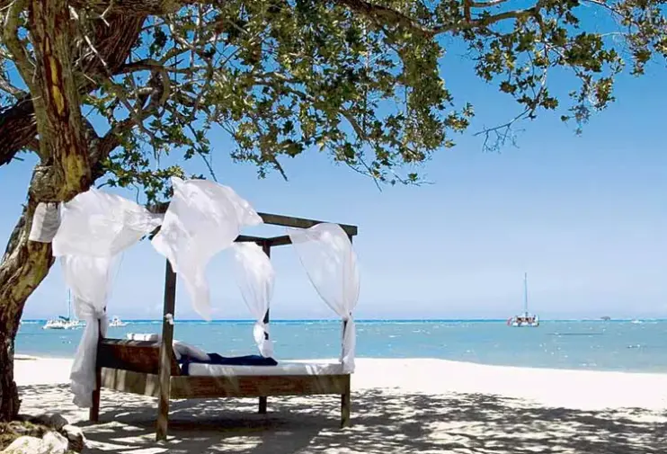 Plaża przy hotelu Bluebay Villas Doradas