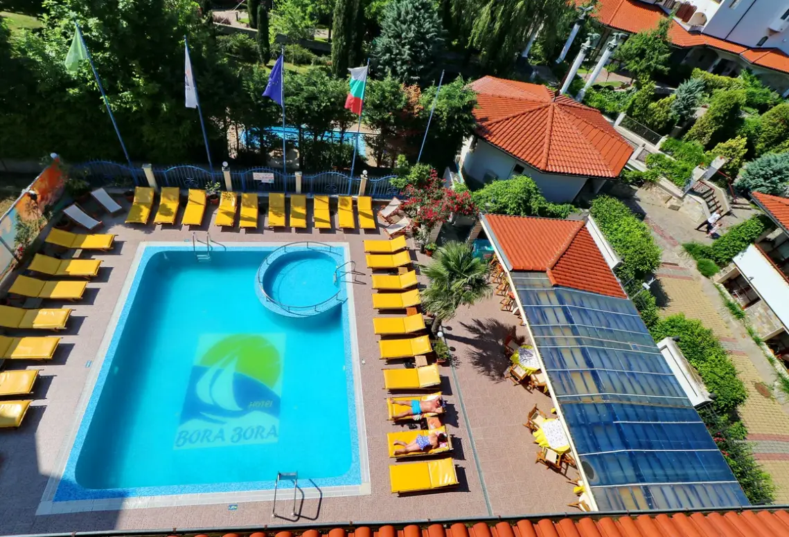 Basen w hotelu Bora Bora