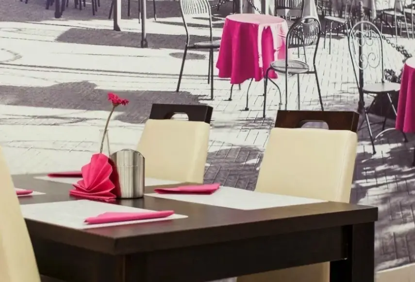 Restauracja i jedzenie w hotelu Boutique Hotel's II Rewolucji
