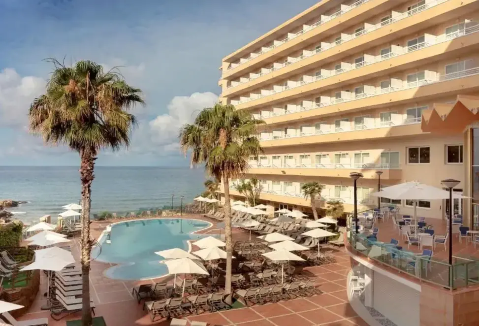 Basen w hotelu Cala Font (Salou)