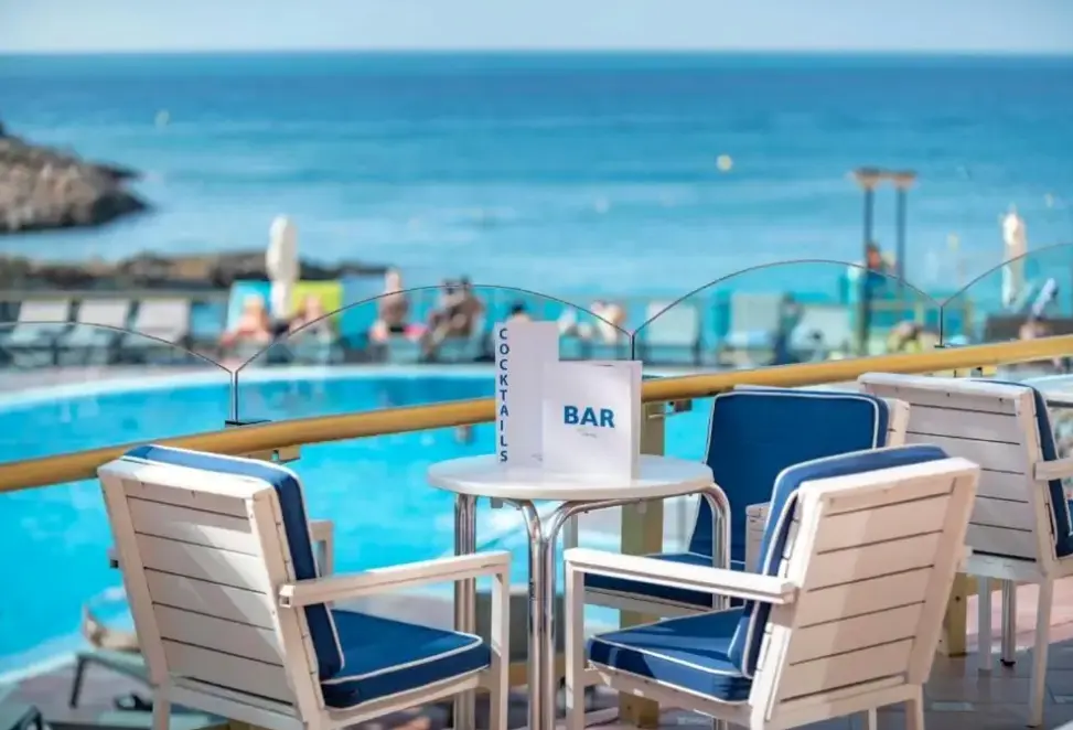 Basen w hotelu Cala Font (Salou)