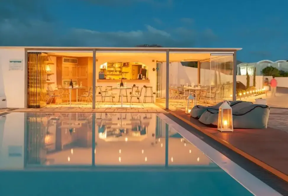 Basen w hotelu Caldera Villas