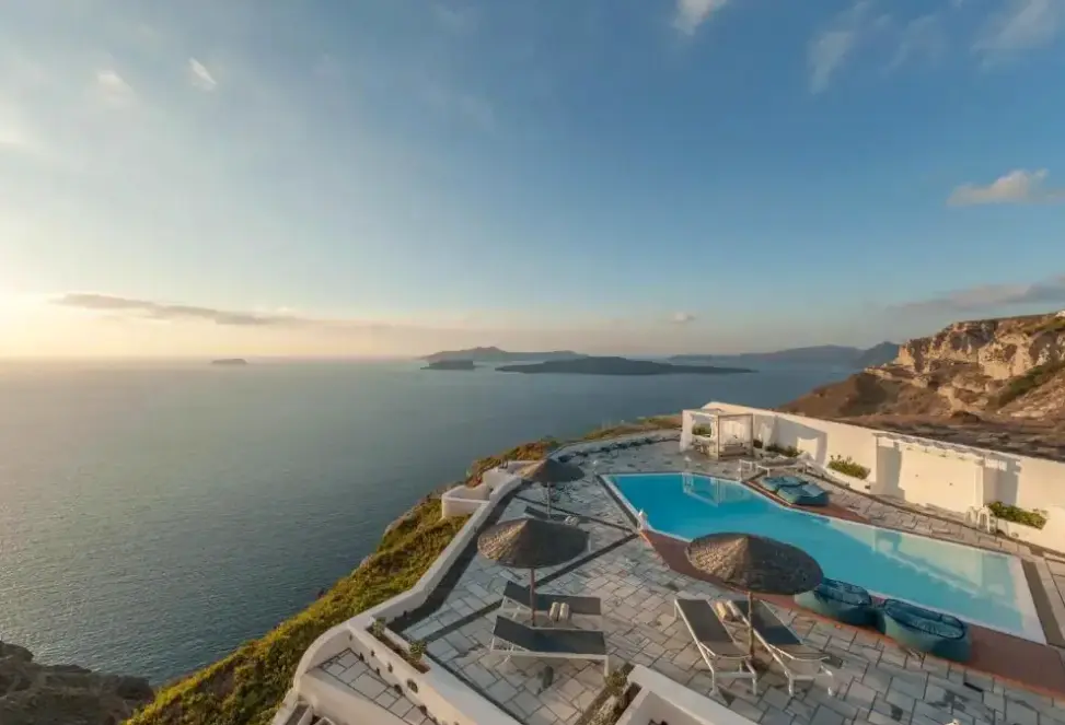 Basen w hotelu Caldera Villas