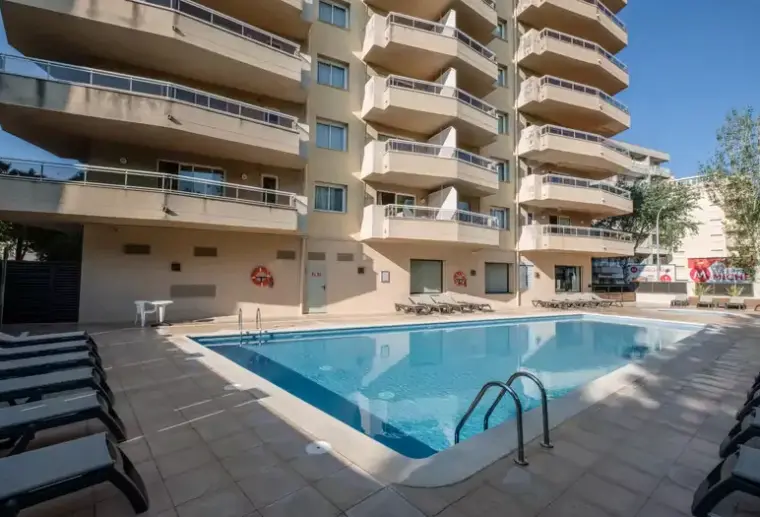 Basen w hotelu California Iii/Iv
