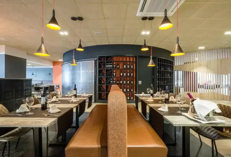 Restauracja i jedzenie w hotelu California Iii/Iv