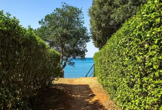Plaża przy hotelu Camping Arena Indije
