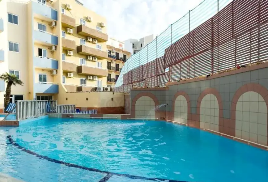 Basen w hotelu Cardor Holiday Complex