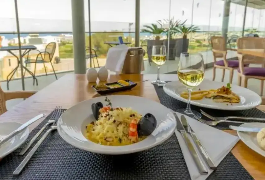 Restauracja i jedzenie w hotelu Castello City