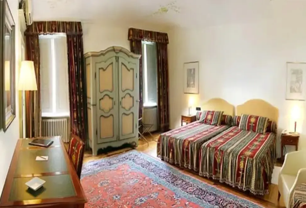 Pokój w hotelu Castello Rosso