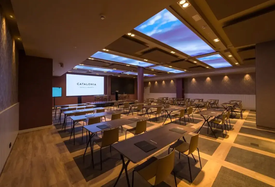 Restauracja i jedzenie w hotelu Catalonia Donosti