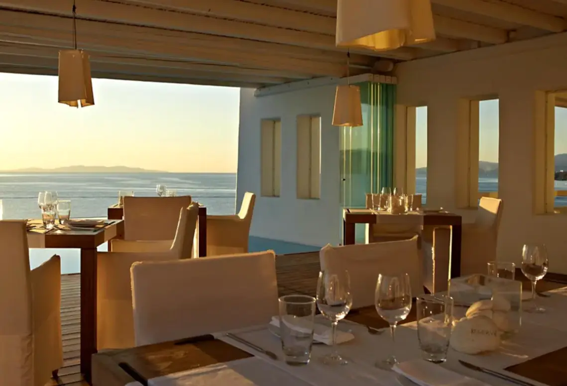 Restauracja i jedzenie w hotelu Cavo Tagoo Mykonos