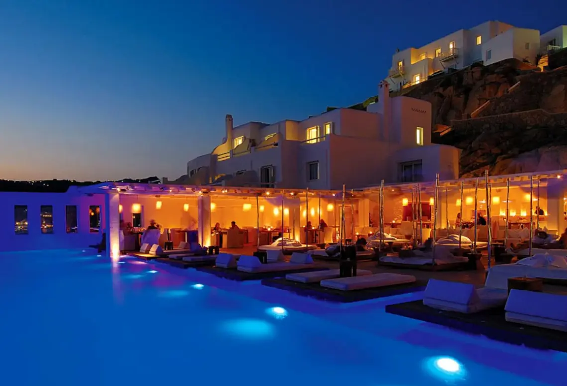 Basen w hotelu Cavo Tagoo Mykonos