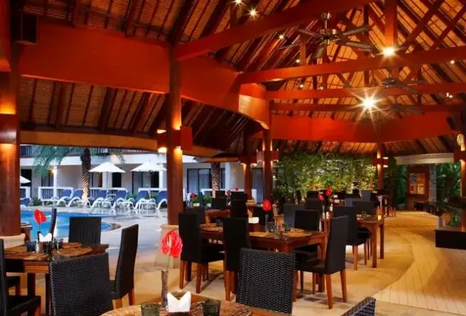 Restauracja i jedzenie w hotelu Centara Kata Resort Phuket
