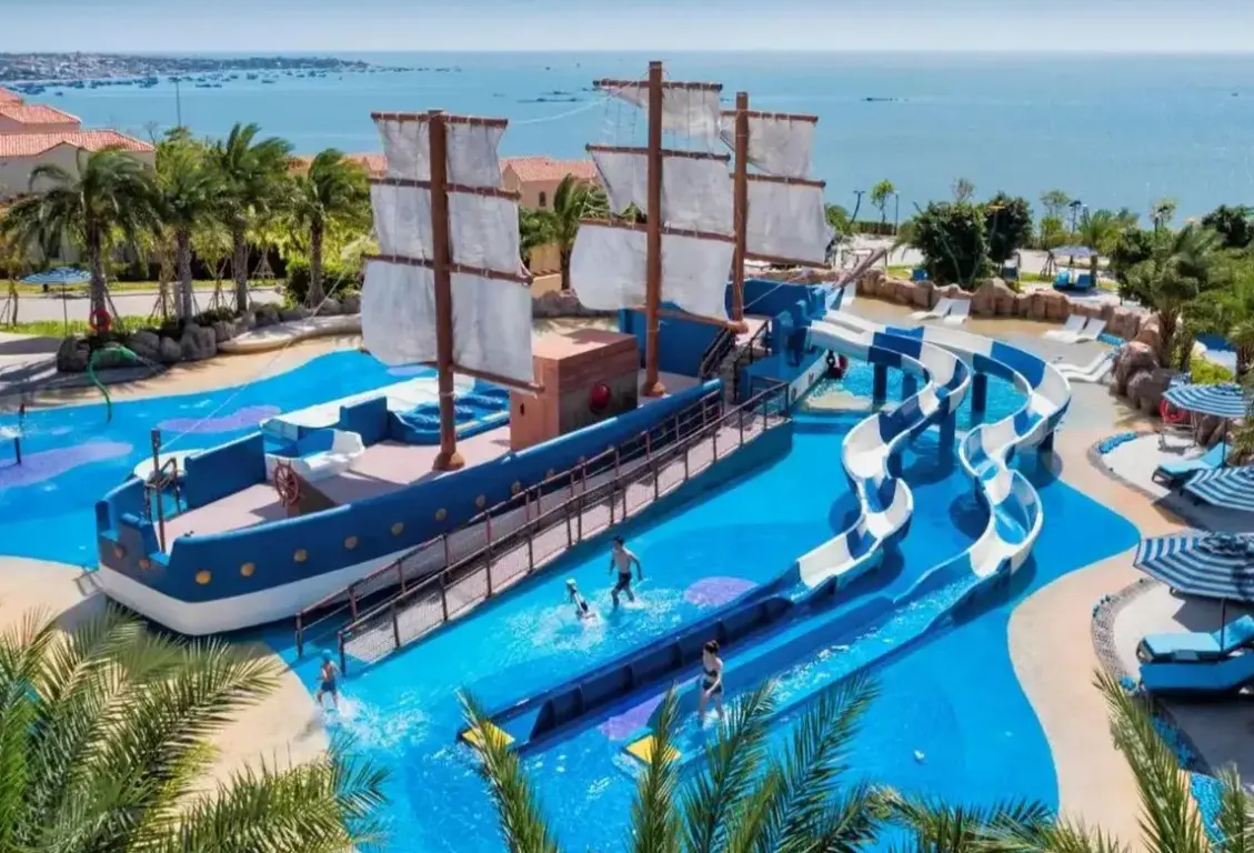 Basen w hotelu Centara Mirage Resort Mui Ne
