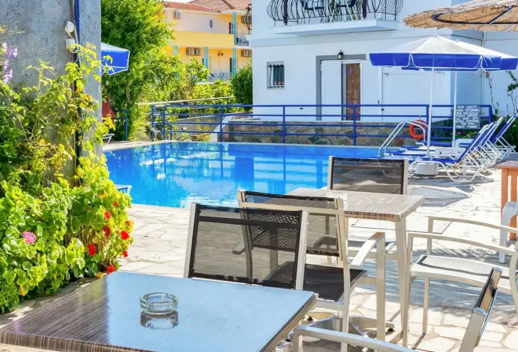 Basen w hotelu Chrysoula Studios