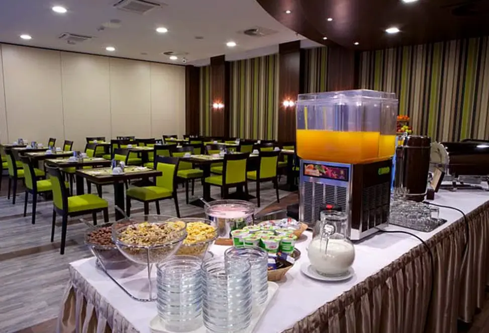 Restauracja i jedzenie w hotelu City Inn (Budapest)