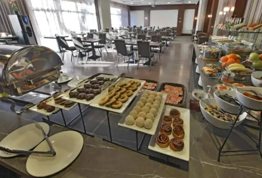 Restauracja i jedzenie w hotelu City Inn (Budapest)