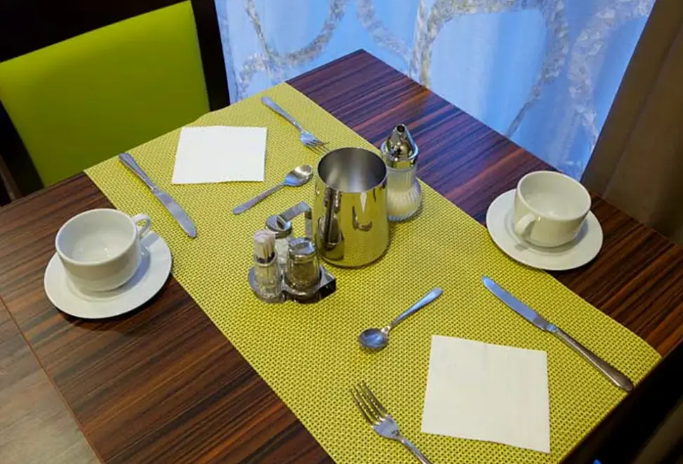 Restauracja i jedzenie w hotelu City Inn (Budapest)