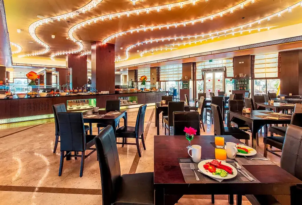 Restauracja i jedzenie w hotelu Cleopatra Luxury Resort