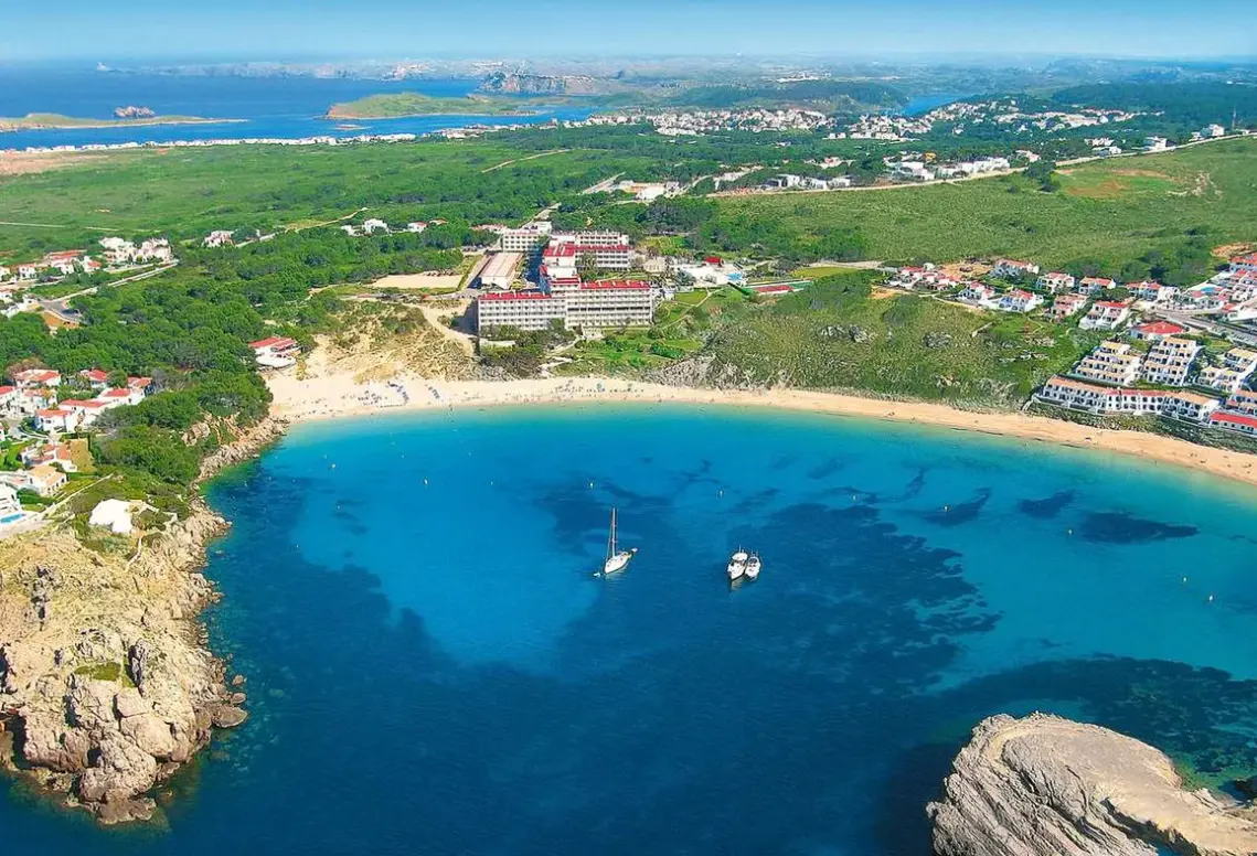 Plaża przy hotelu Club Aguamarina (Arenal D'en Castell)