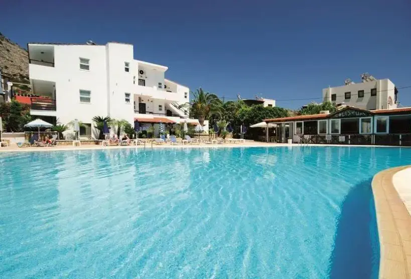 Basen w hotelu Coliseum Studios & Apartments