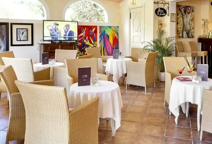Restauracja i jedzenie w hotelu Colonna Country Club