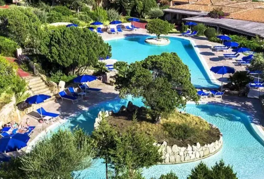 Basen w hotelu Colonna Country Club
