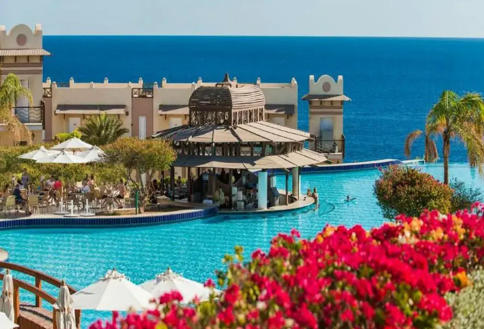Basen w hotelu Concorde El Salam Sport