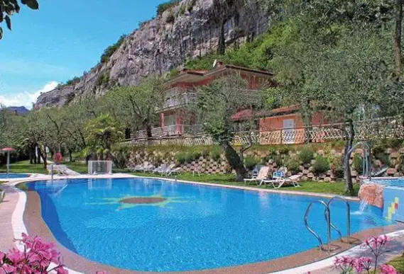 Basen w hotelu Continental (Sirmione)