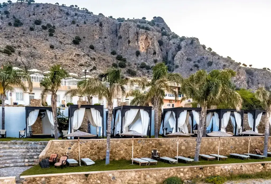 Basen w hotelu Coralli Beach