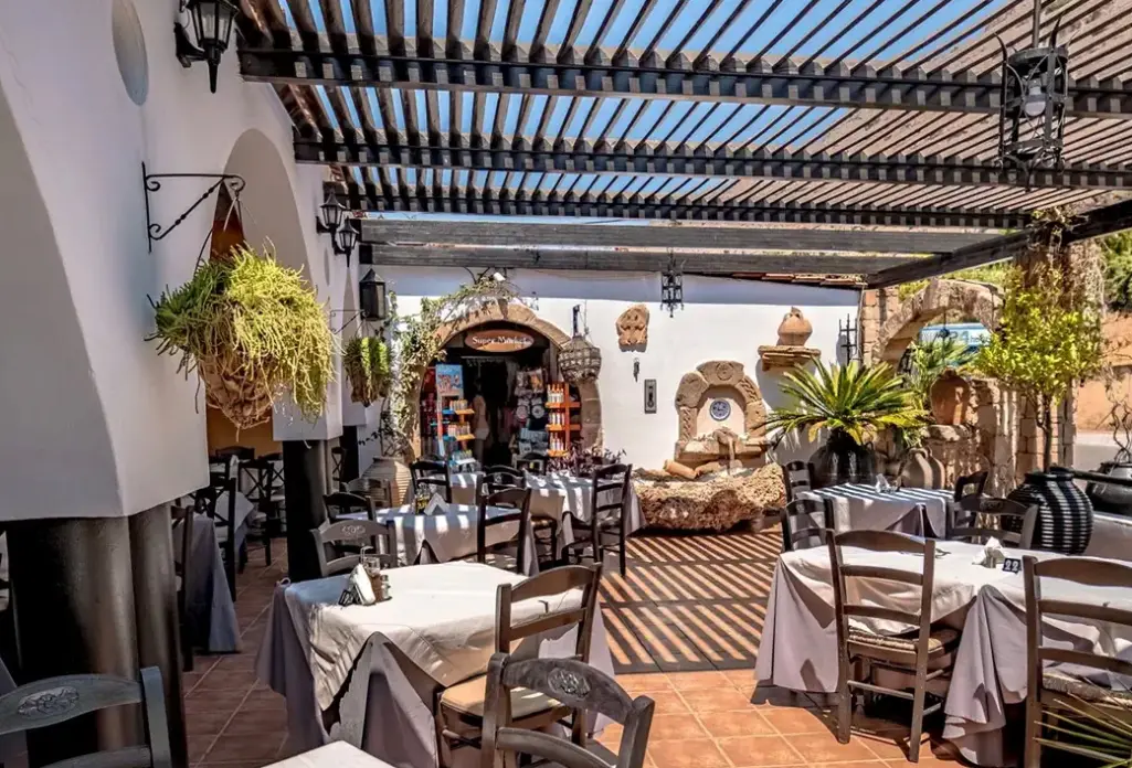 Restauracja i jedzenie w hotelu Coralli Beach