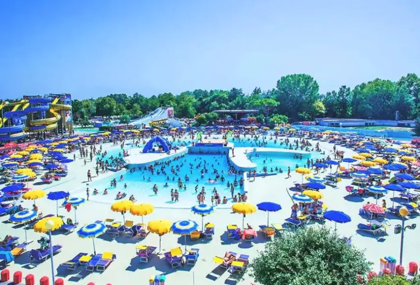 Basen w hotelu Cosmopol