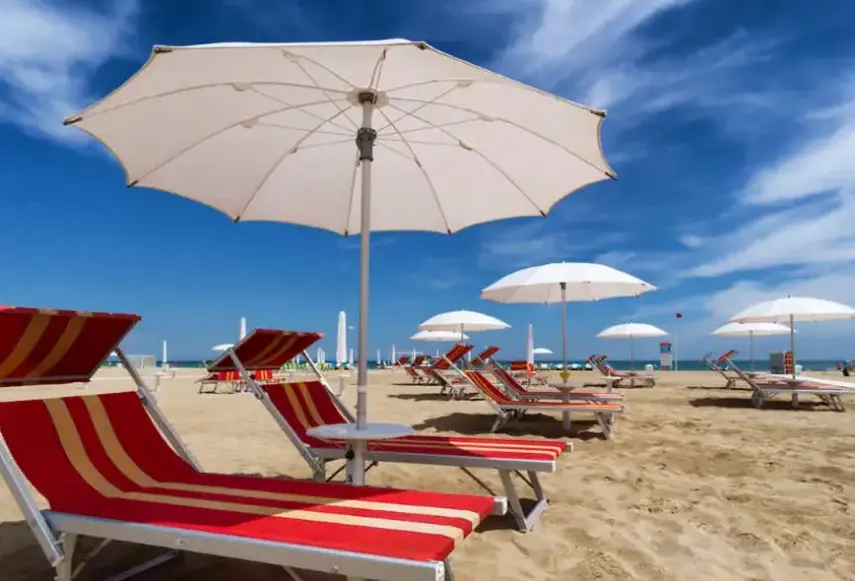 Plaża przy hotelu Cosmopol