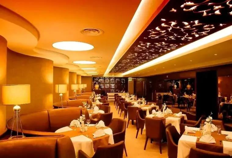 Restauracja i jedzenie w hotelu Darkhill