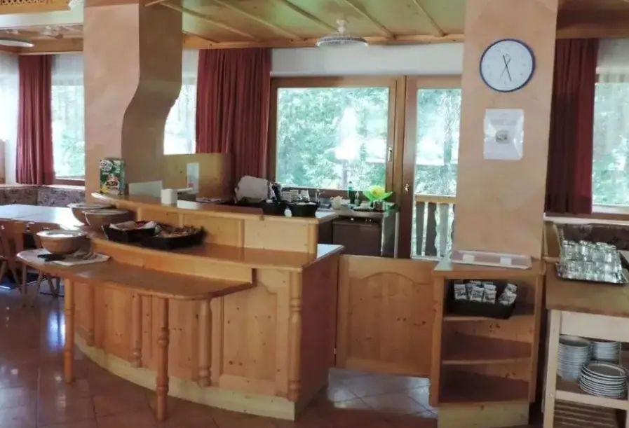 Restauracja i jedzenie w hotelu Diamant (San Martino in Badia)