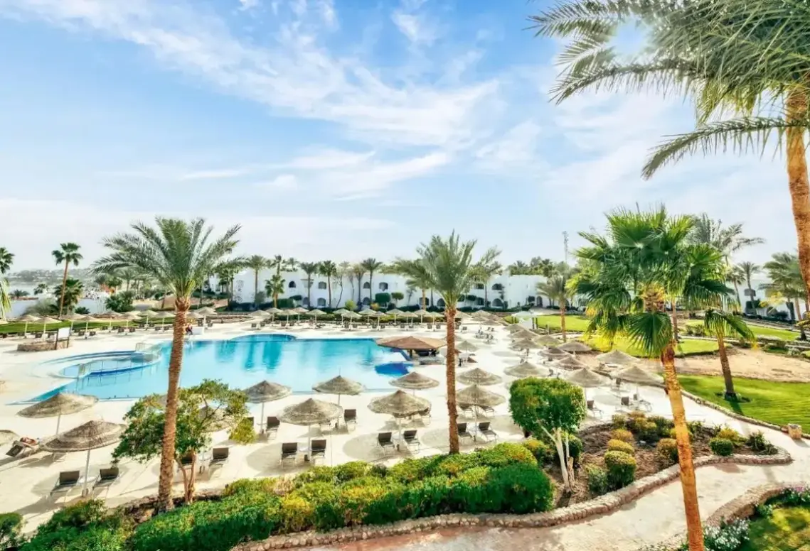 Basen w hotelu Domina Coral Bay Aquamarine