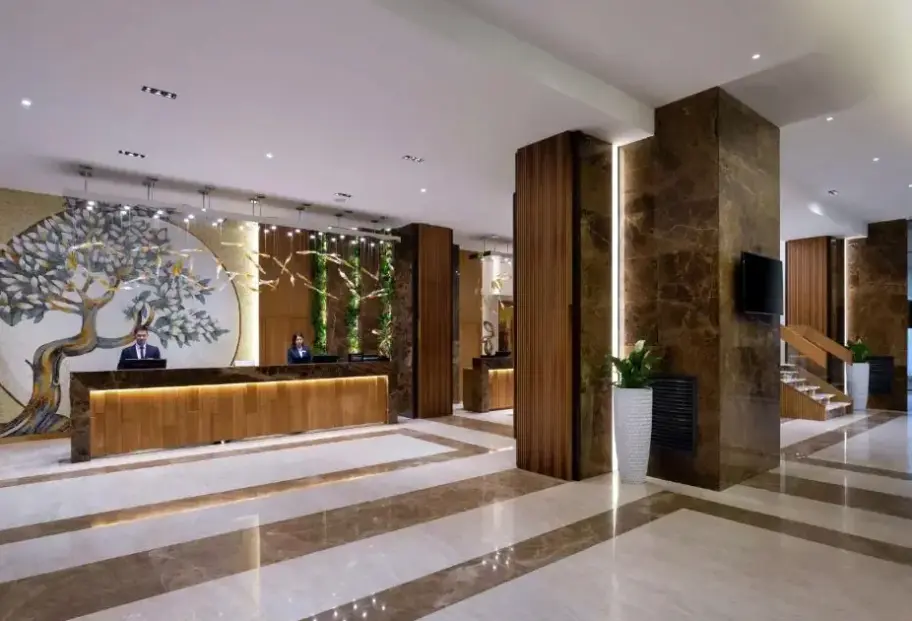 Lobby hotelu DoubleTree by Hilton Almaty