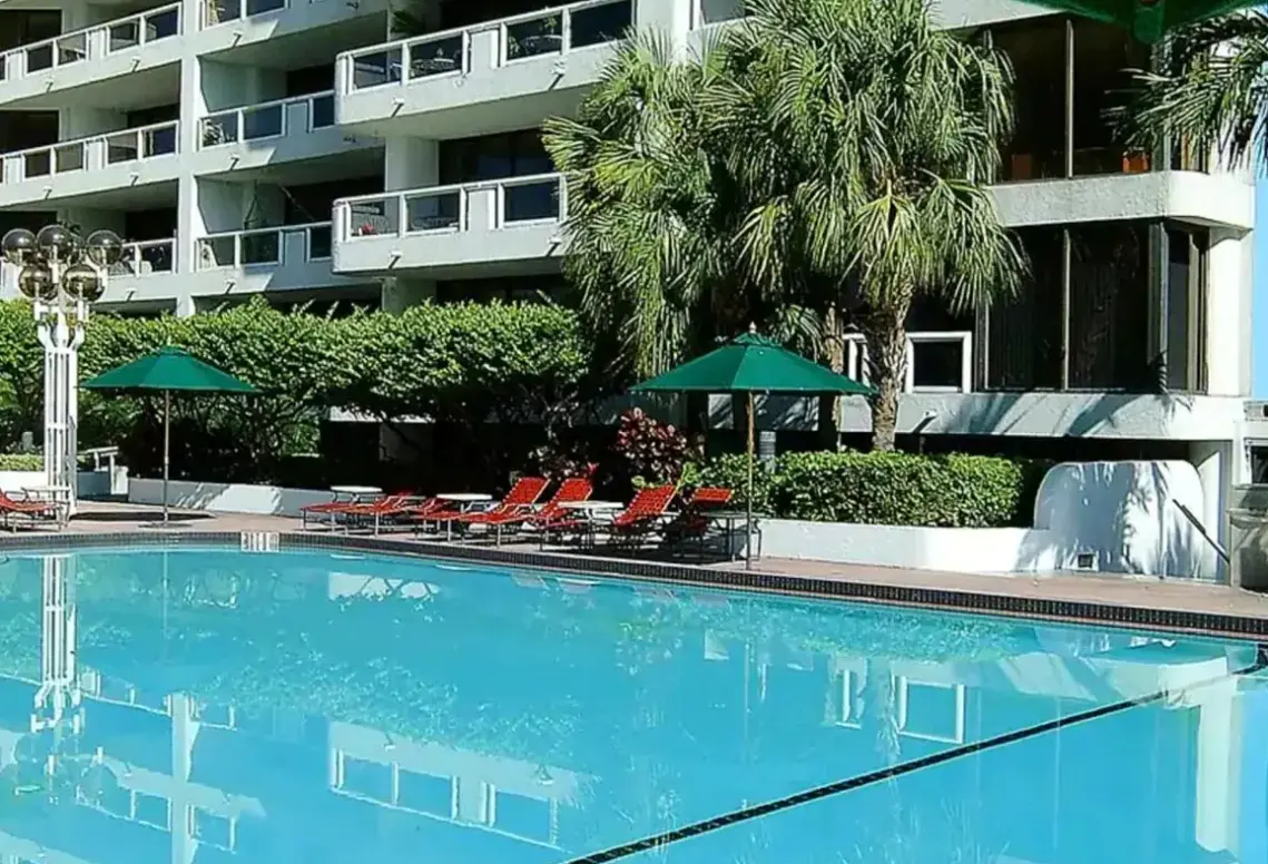Basen w hotelu DoubleTree by Hilton Grand Hotel Biscayne Bay
