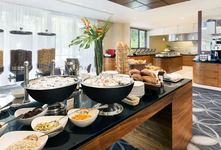 Restauracja i jedzenie w hotelu Doubletree by Hilton Krakow
