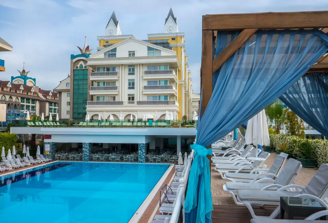 Basen w hotelu Dream World Resort & Spa (Side)