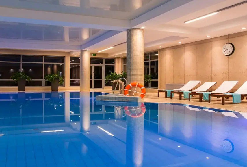 Basen w hotelu Dwór Elizy SPA Medical