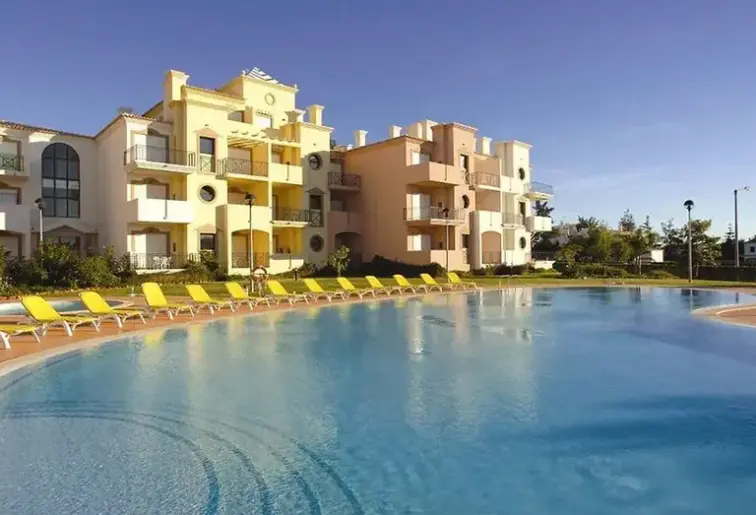 Basen w hotelu Eden Village
