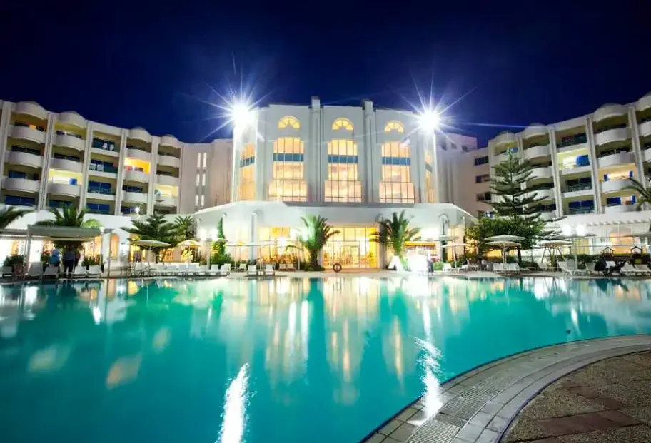 Basen w hotelu El Mouradi El Menzah